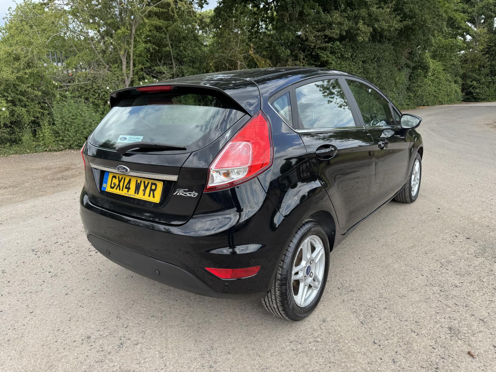 Ford Fiesta 1.5 TDCi Zetec Hatchback 5dr Diesel Manual Euro 5 (75 ps)