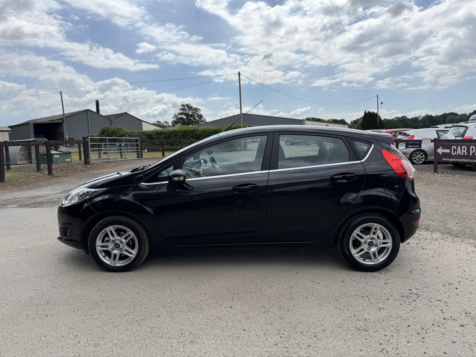 Ford Fiesta 1.5 TDCi Zetec Hatchback 5dr Diesel Manual Euro 5 (75 ps)