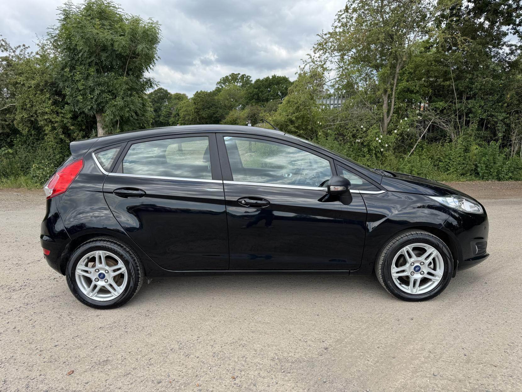 Ford Fiesta 1.5 TDCi Zetec Hatchback 5dr Diesel Manual Euro 5 (75 ps)