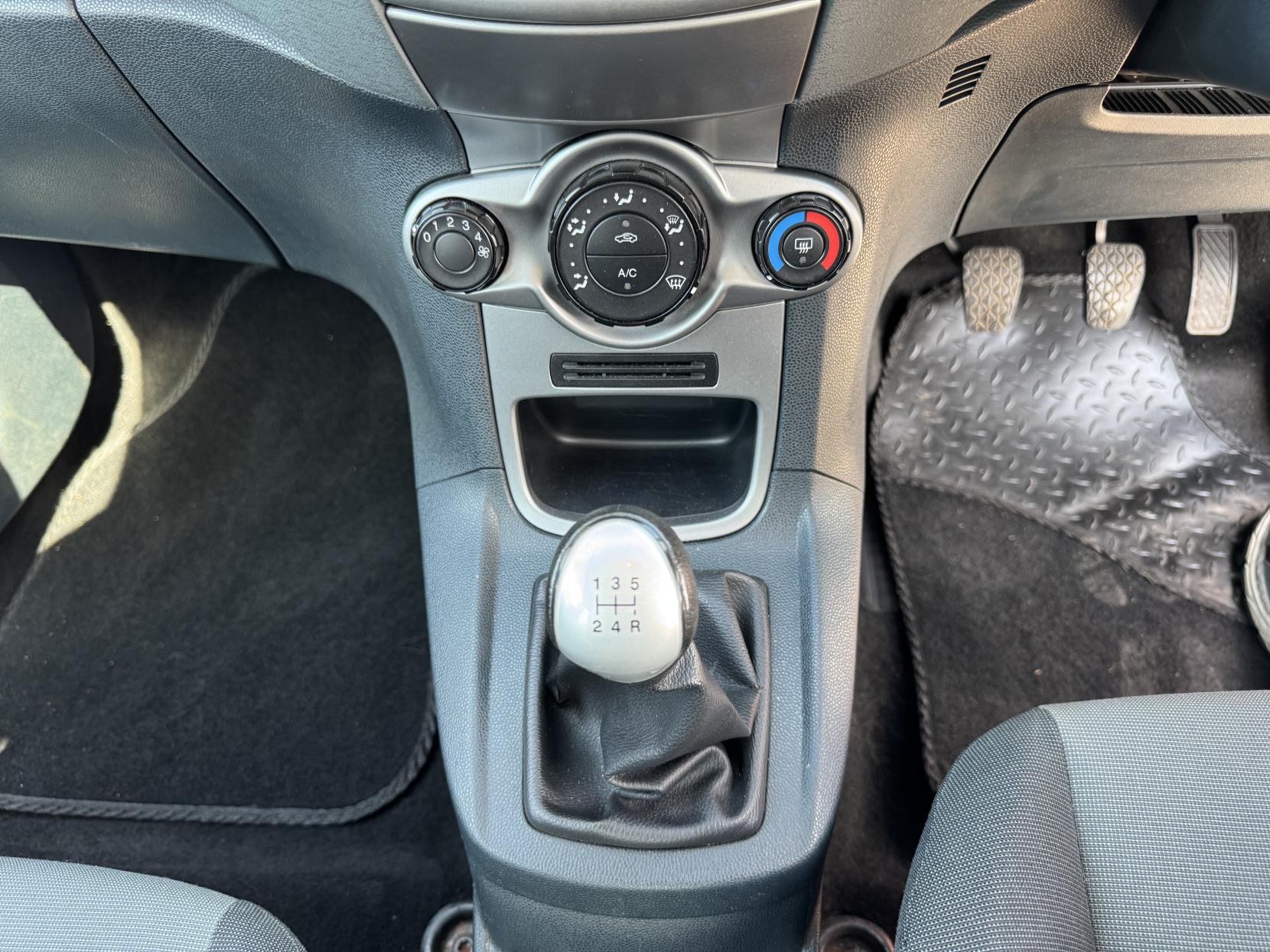 Ford Fiesta 1.25 Edge Hatchback 5dr Petrol Manual (127 g/km, 59 bhp)