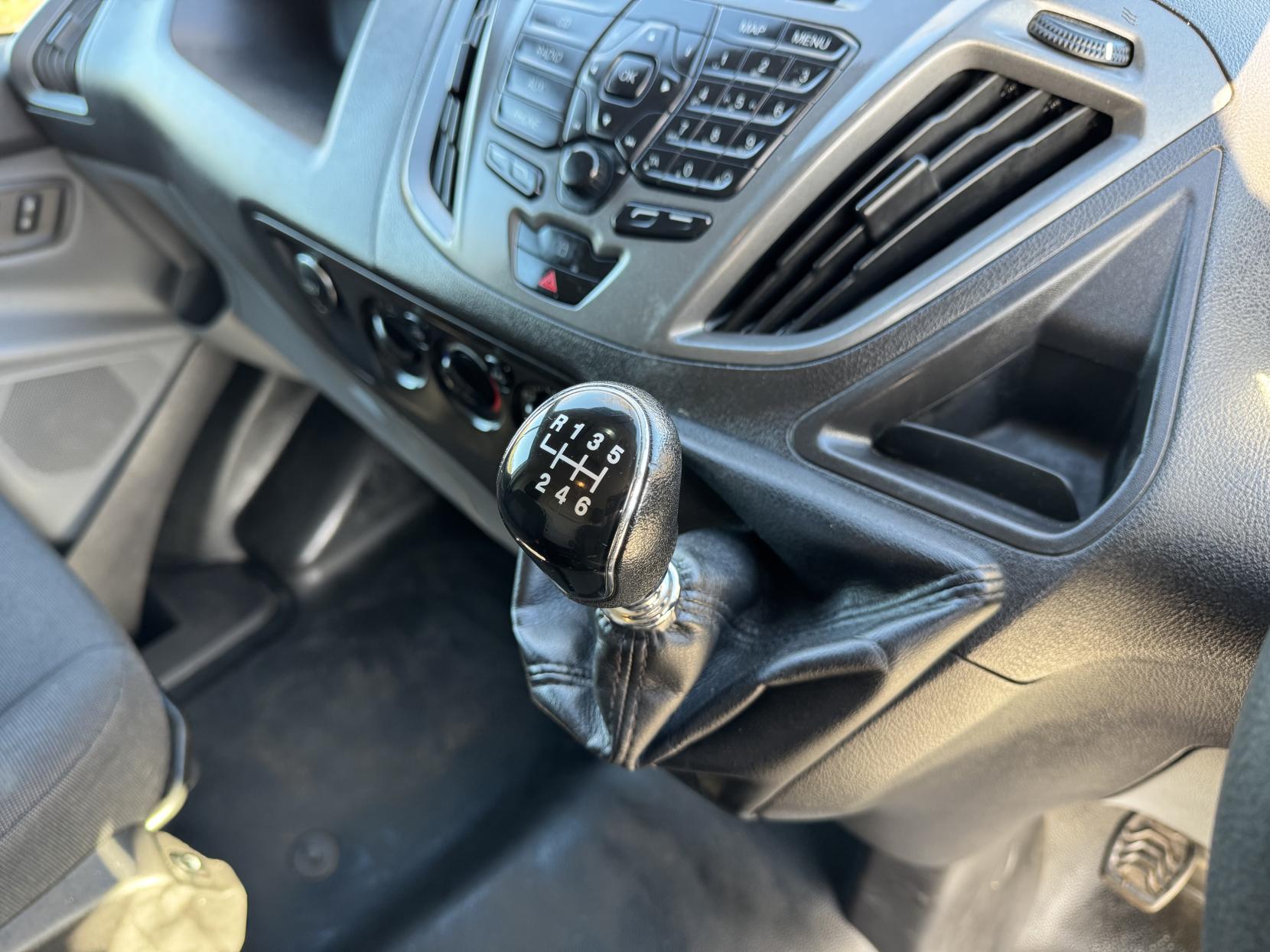 Ford Transit Custom 2.2 TDCi 290 Panel Van 5dr Diesel Manual L2 H1 (186 g/km, 123 bhp)