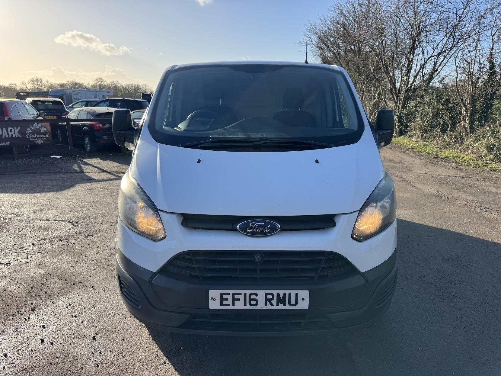 Ford Transit Custom 2.2 TDCi 290 Panel Van 5dr Diesel Manual L2 H1 (186 g/km, 123 bhp)