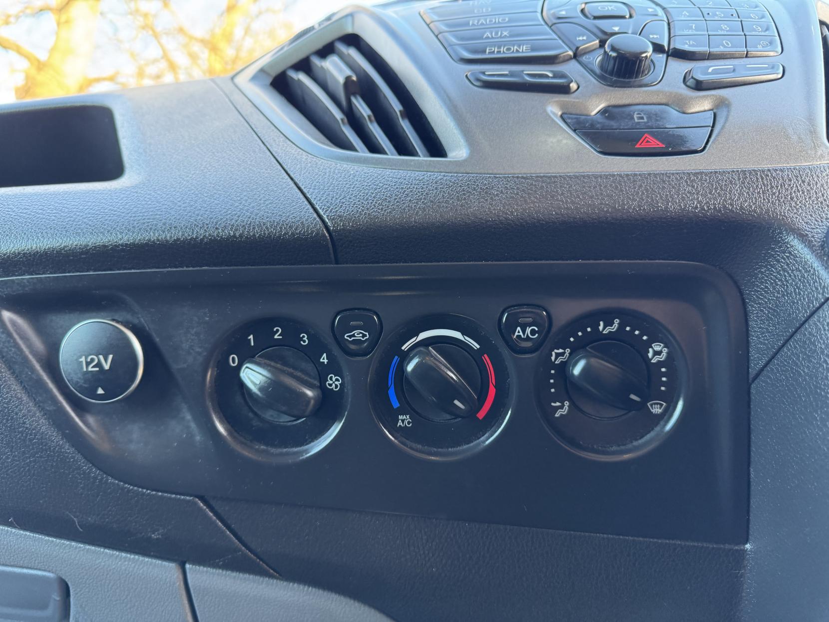 Ford Transit Custom 2.2 TDCi 290 Panel Van 5dr Diesel Manual L2 H1 (186 g/km, 123 bhp)