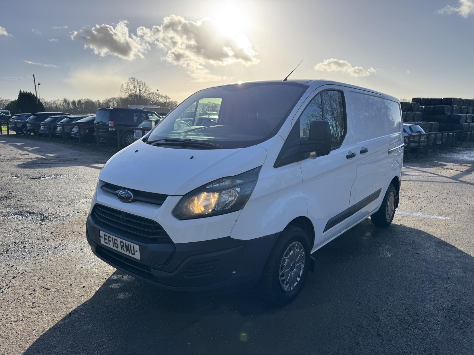 Ford Transit Custom 2.2 TDCi 290 Panel Van 5dr Diesel Manual L2 H1 (186 g/km, 123 bhp)