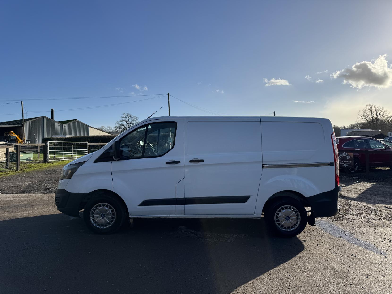 Ford Transit Custom 2.2 TDCi 290 Panel Van 5dr Diesel Manual L2 H1 (186 g/km, 123 bhp)