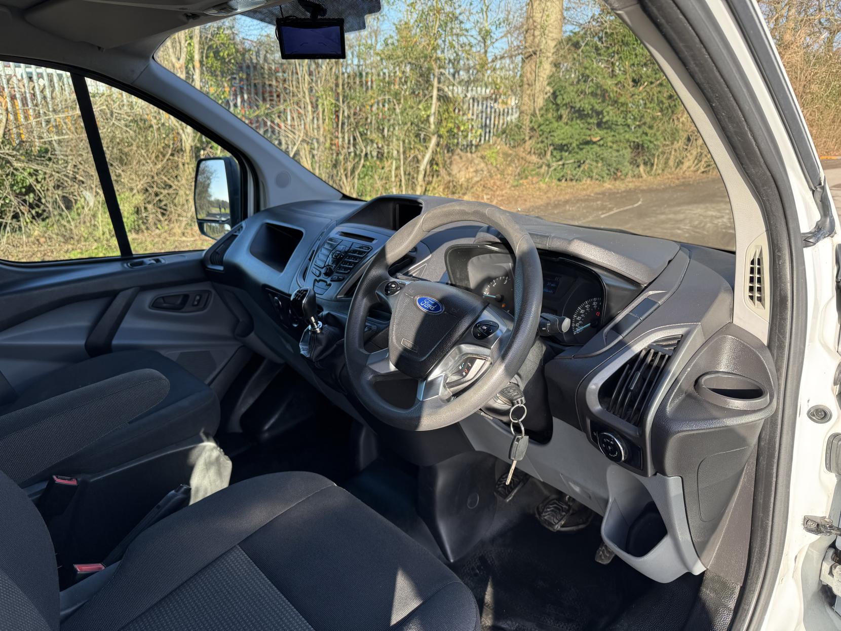 Ford Transit Custom 2.2 TDCi 290 Panel Van 5dr Diesel Manual L2 H1 (186 g/km, 123 bhp)