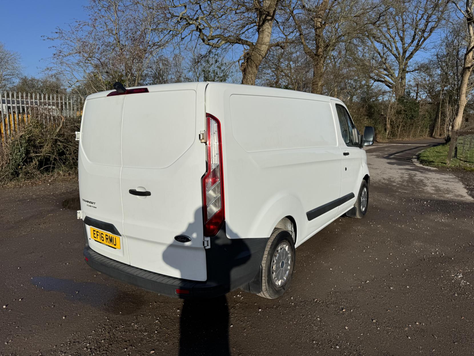Ford Transit Custom 2.2 TDCi 290 Panel Van 5dr Diesel Manual L2 H1 (186 g/km, 123 bhp)