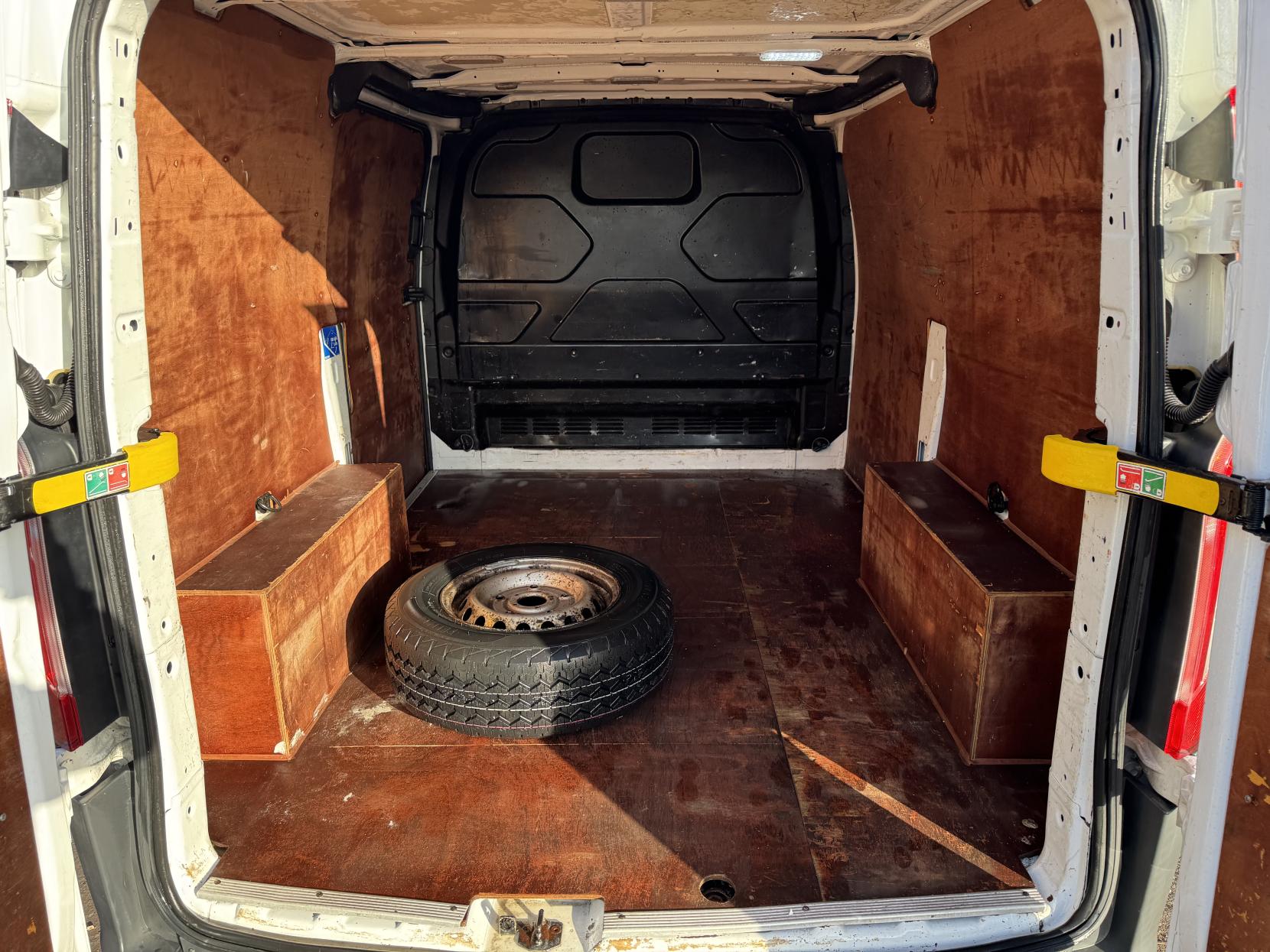 Ford Transit Custom 2.2 TDCi 290 Panel Van 5dr Diesel Manual L2 H1 (186 g/km, 123 bhp)