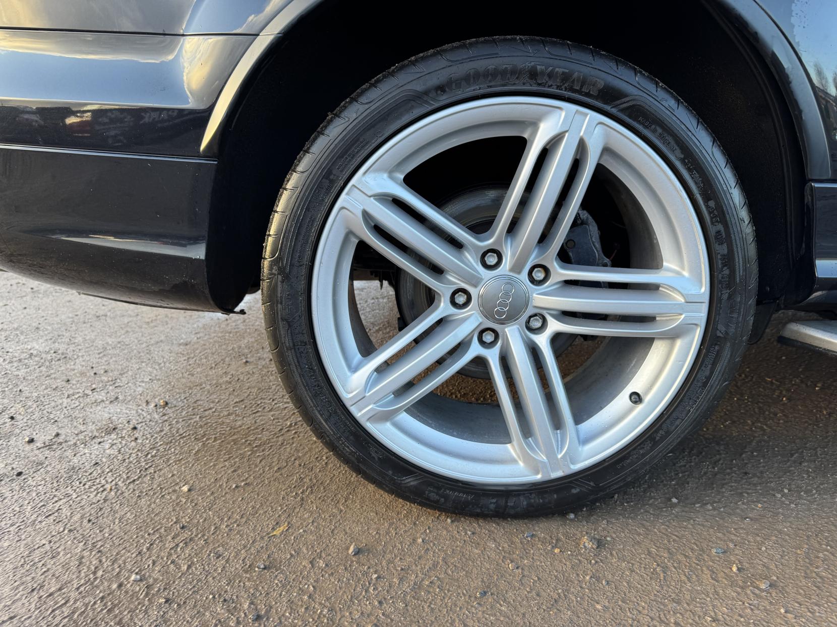 Audi Q7 3.0 TDI V6 S line Plus SUV 5dr Diesel Tiptronic quattro Euro 5 (s/s) (245 ps)