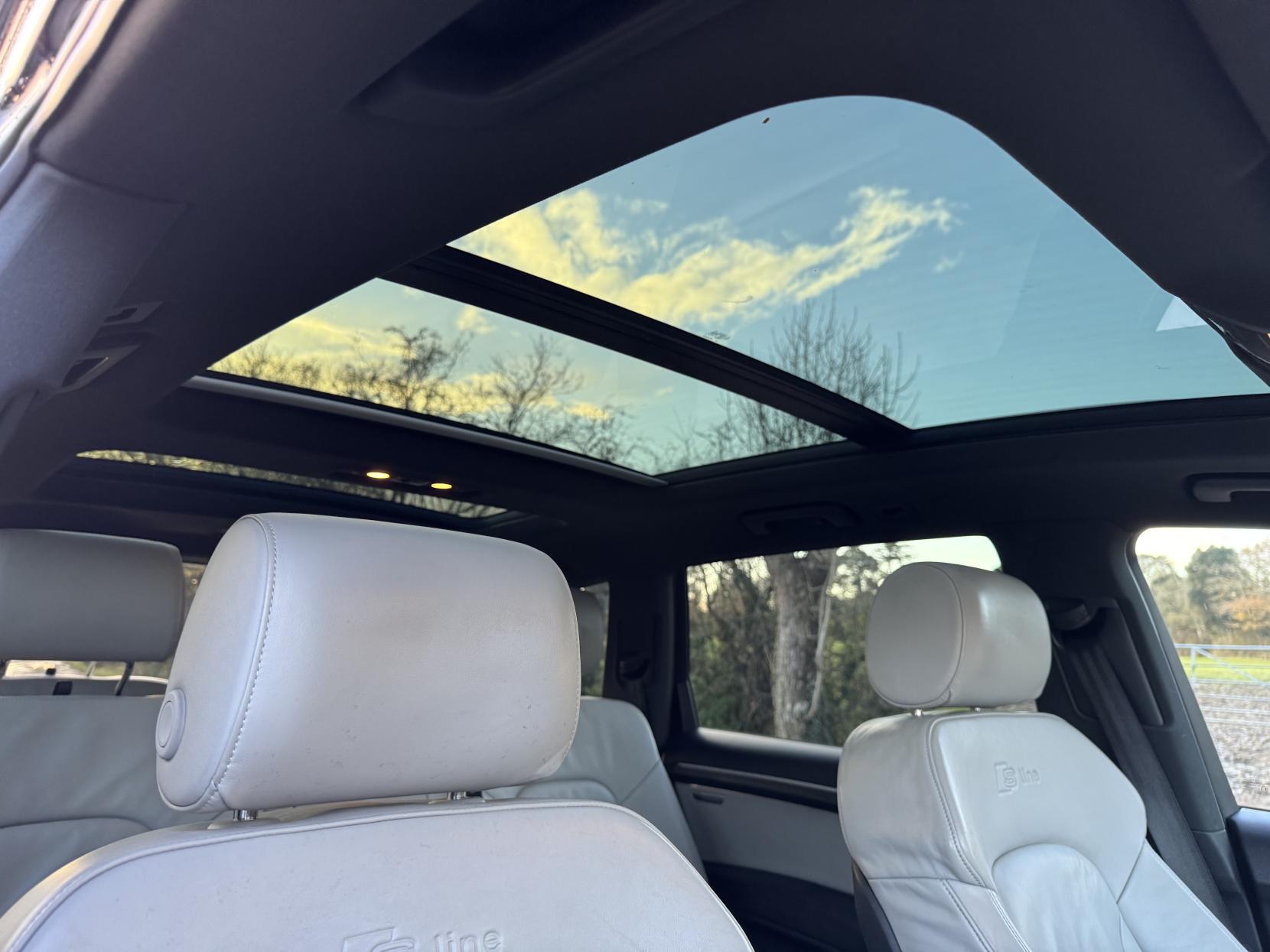 Audi Q7 3.0 TDI V6 S line Plus SUV 5dr Diesel Tiptronic quattro Euro 5 (s/s) (245 ps)