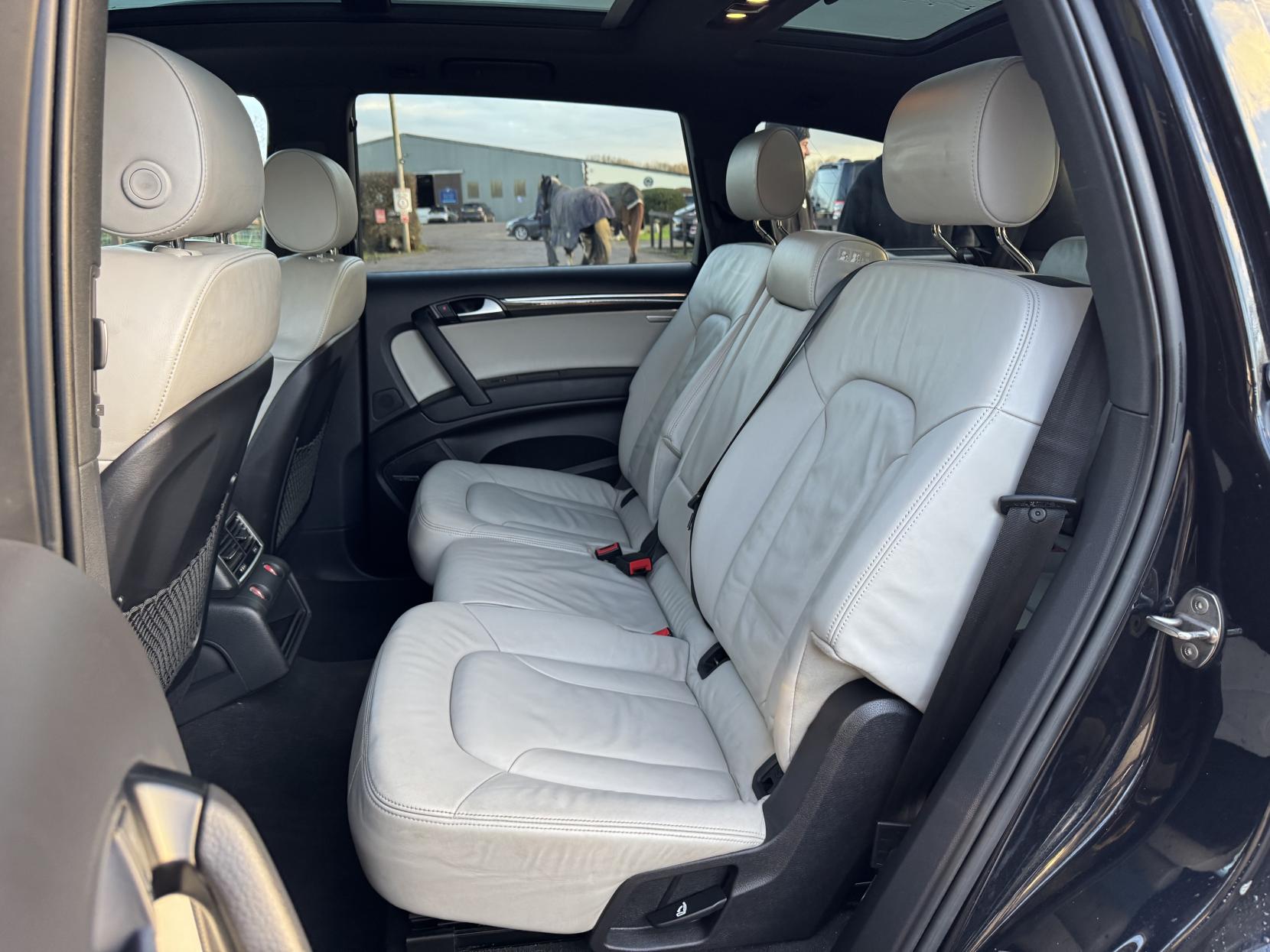 Audi Q7 3.0 TDI V6 S line Plus SUV 5dr Diesel Tiptronic quattro Euro 5 (s/s) (245 ps)