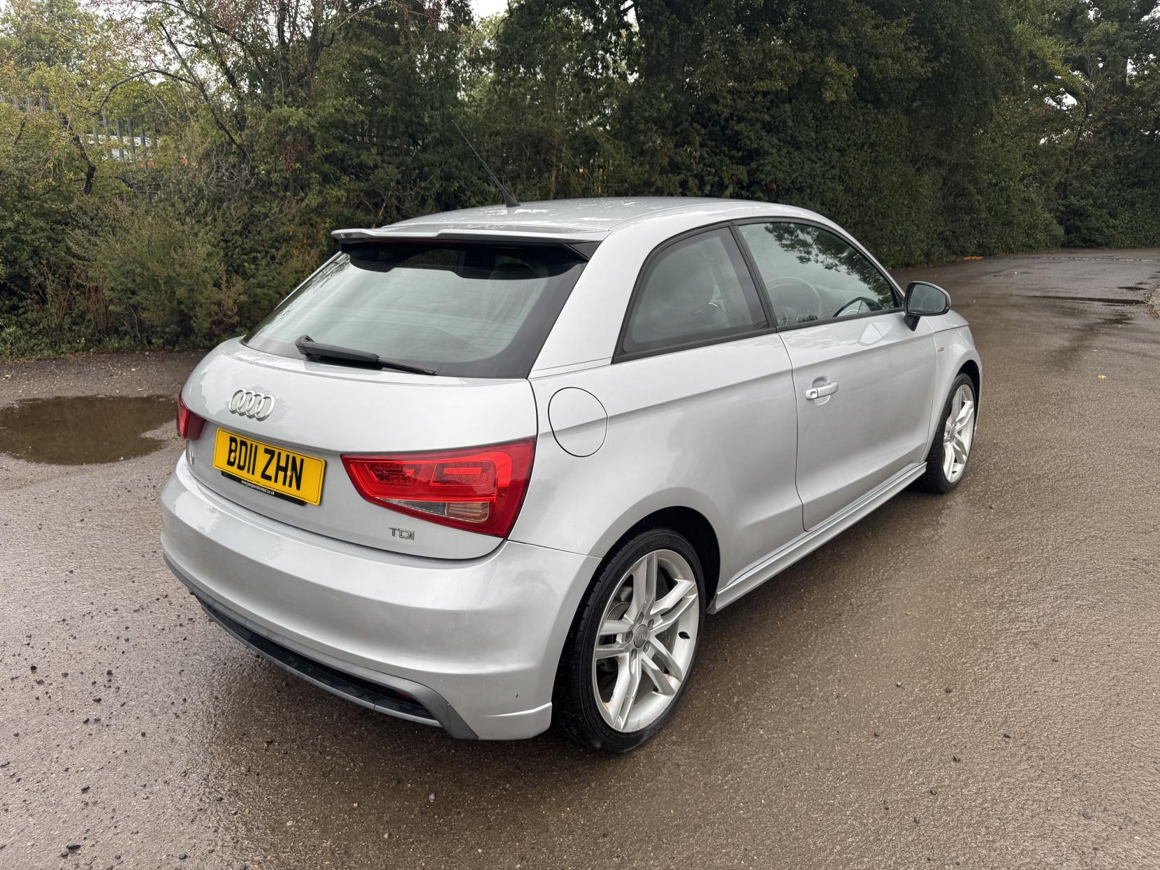 Audi A1 1.6 TDI S line Hatchback 3dr Diesel Manual Euro 5 (s/s) (105 ps)