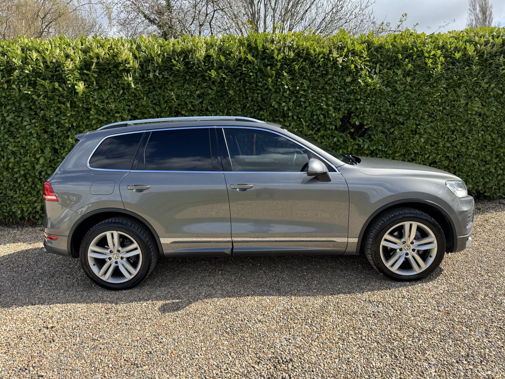 Volkswagen Touareg 3.0 TDI V6 BlueMotion Tech Altitude SUV 5dr Diesel Tiptronic 4WD Euro 5 (s/s) (245 ps)