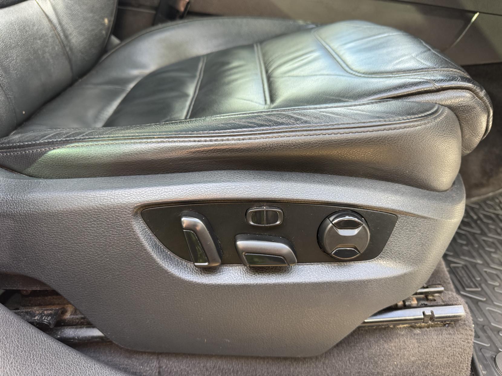 Volkswagen Touareg 3.0 TDI V6 BlueMotion Tech Altitude SUV 5dr Diesel Tiptronic 4WD Euro 5 (s/s) (245 ps)