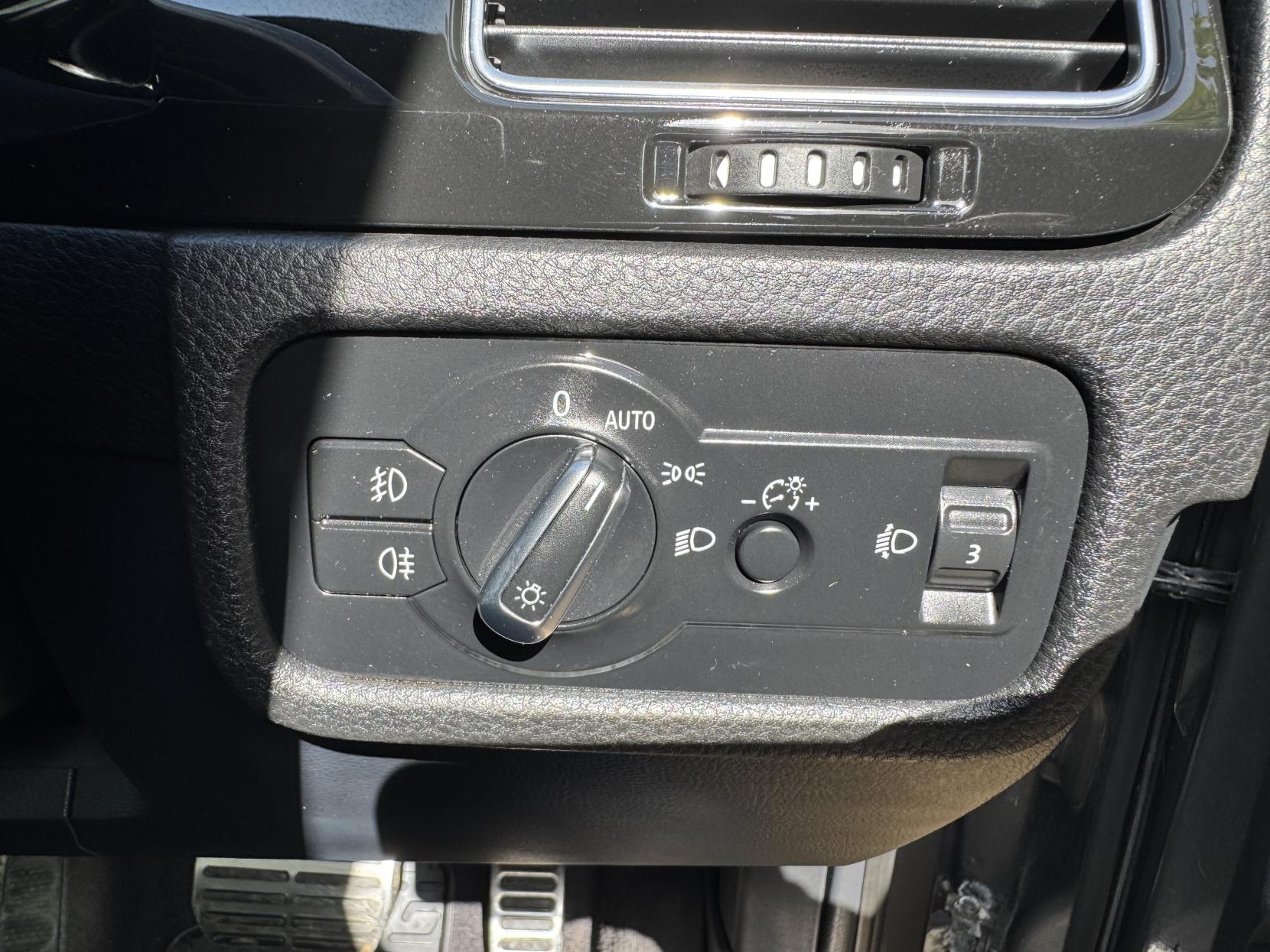 Volkswagen Touareg 3.0 TDI V6 BlueMotion Tech Altitude SUV 5dr Diesel Tiptronic 4WD Euro 5 (s/s) (245 ps)