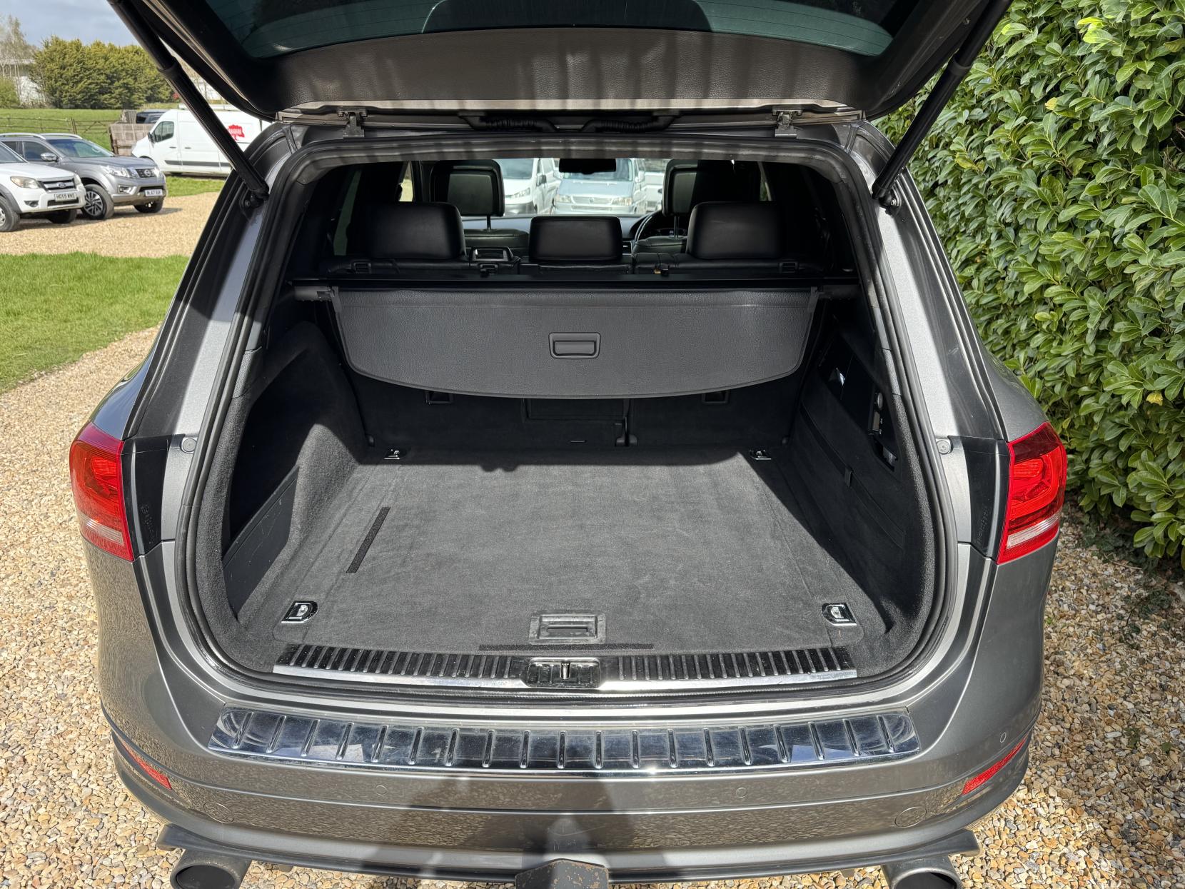 Volkswagen Touareg 3.0 TDI V6 BlueMotion Tech Altitude SUV 5dr Diesel Tiptronic 4WD Euro 5 (s/s) (245 ps)