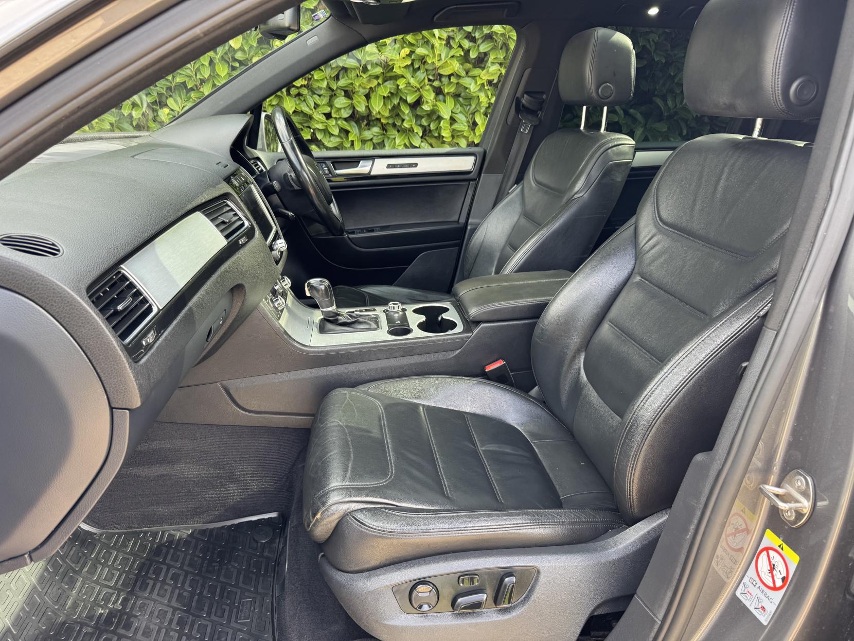 Volkswagen Touareg 3.0 TDI V6 BlueMotion Tech Altitude SUV 5dr Diesel Tiptronic 4WD Euro 5 (s/s) (245 ps)