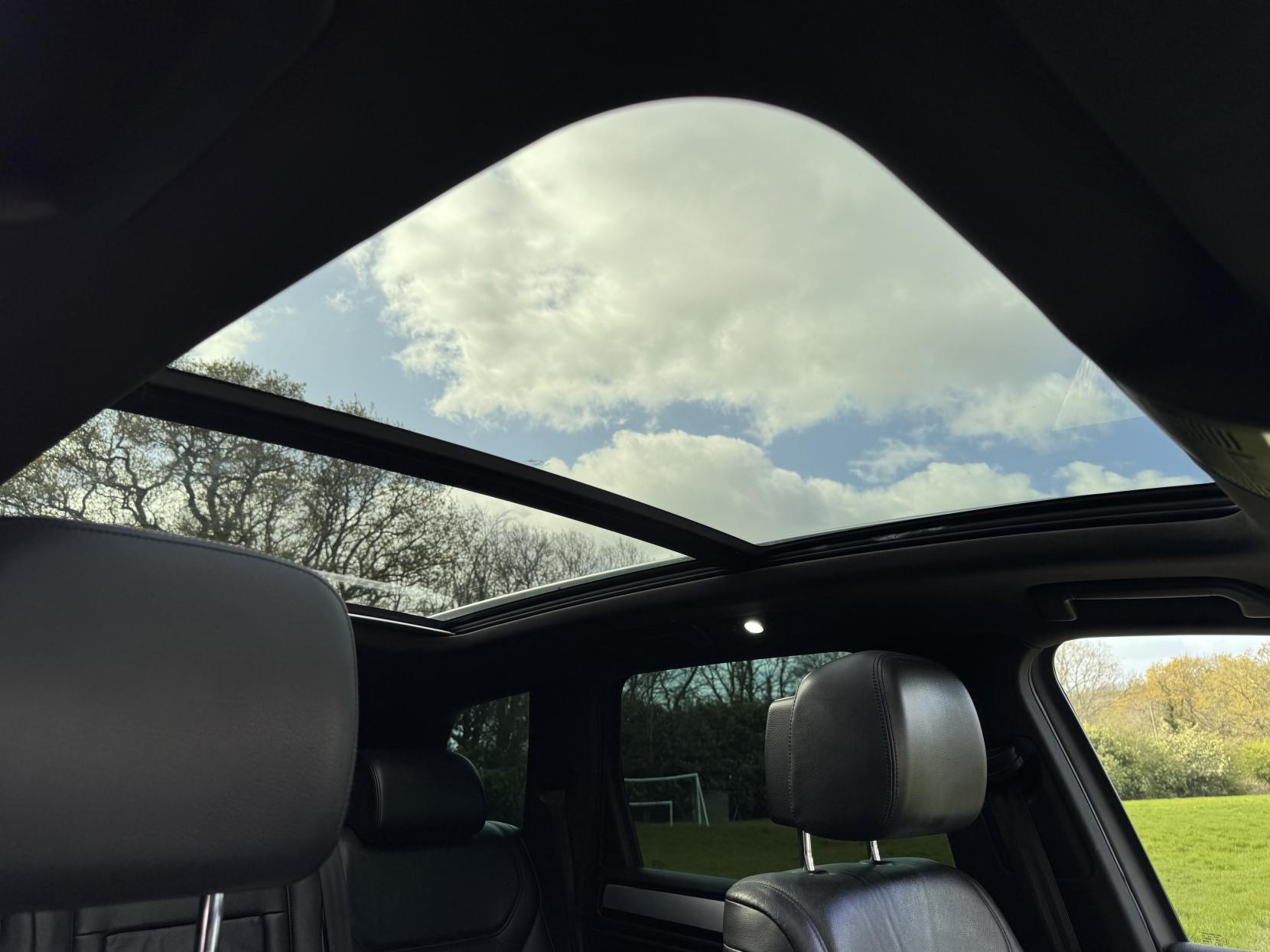 Volkswagen Touareg 3.0 TDI V6 BlueMotion Tech Altitude SUV 5dr Diesel Tiptronic 4WD Euro 5 (s/s) (245 ps)