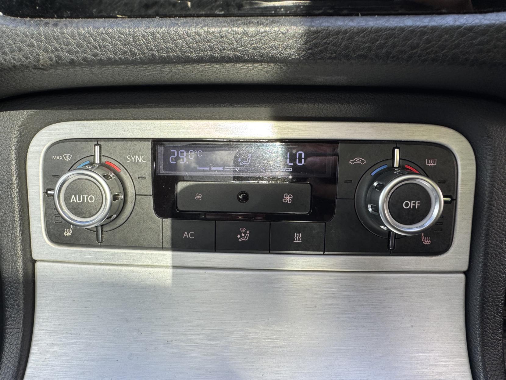 Volkswagen Touareg 3.0 TDI V6 BlueMotion Tech Altitude SUV 5dr Diesel Tiptronic 4WD Euro 5 (s/s) (245 ps)