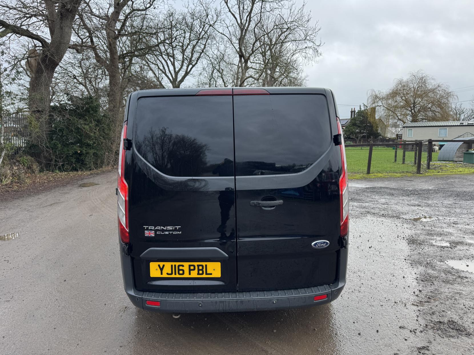 Ford Transit Custom 2.2 TDCi 290 Trend Panel Van 5dr Diesel Manual L1 H1 (186 g/km, 123 bhp)