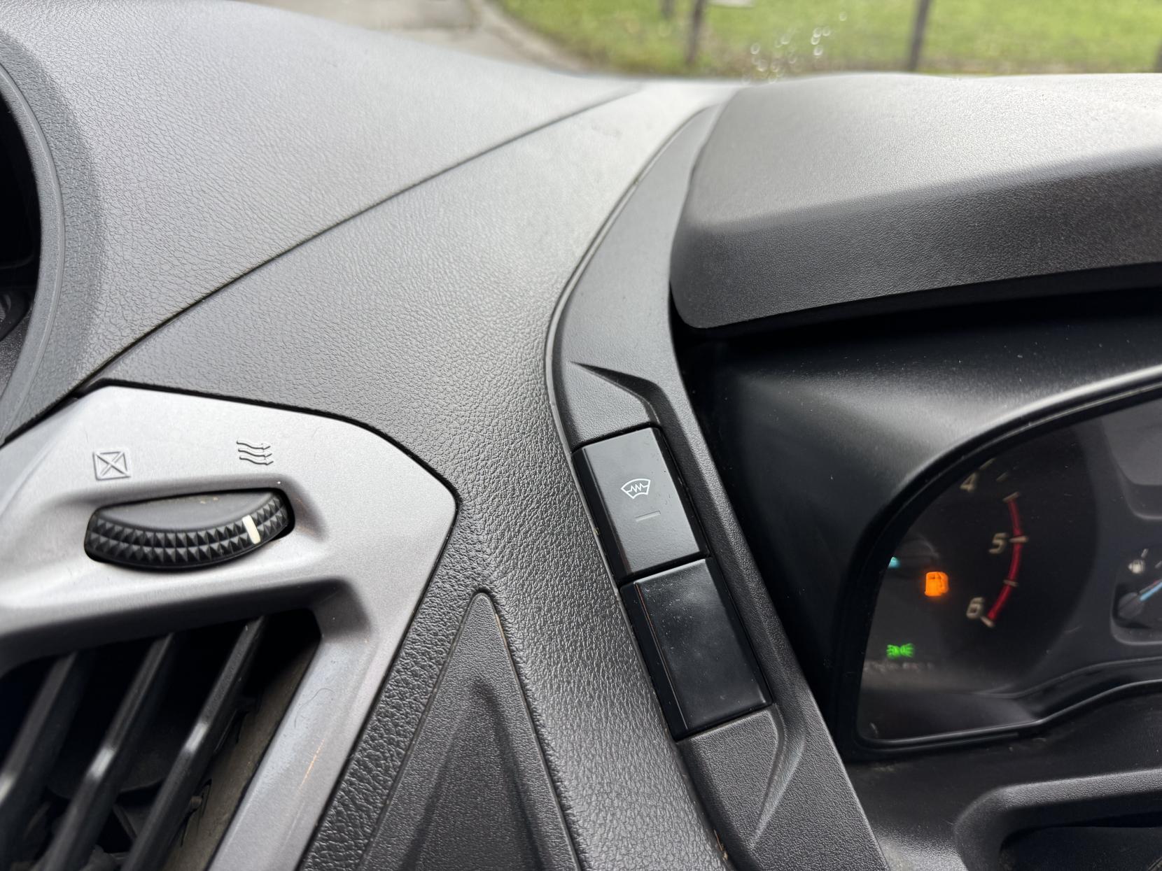 Ford Transit Custom 2.2 TDCi 290 Trend Panel Van 5dr Diesel Manual L1 H1 (186 g/km, 123 bhp)