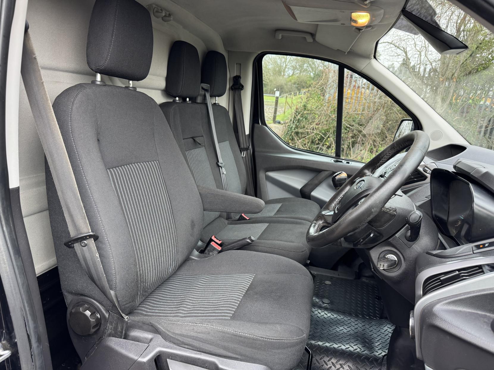 Ford Transit Custom 2.2 TDCi 290 Trend Panel Van 5dr Diesel Manual L1 H1 (186 g/km, 123 bhp)