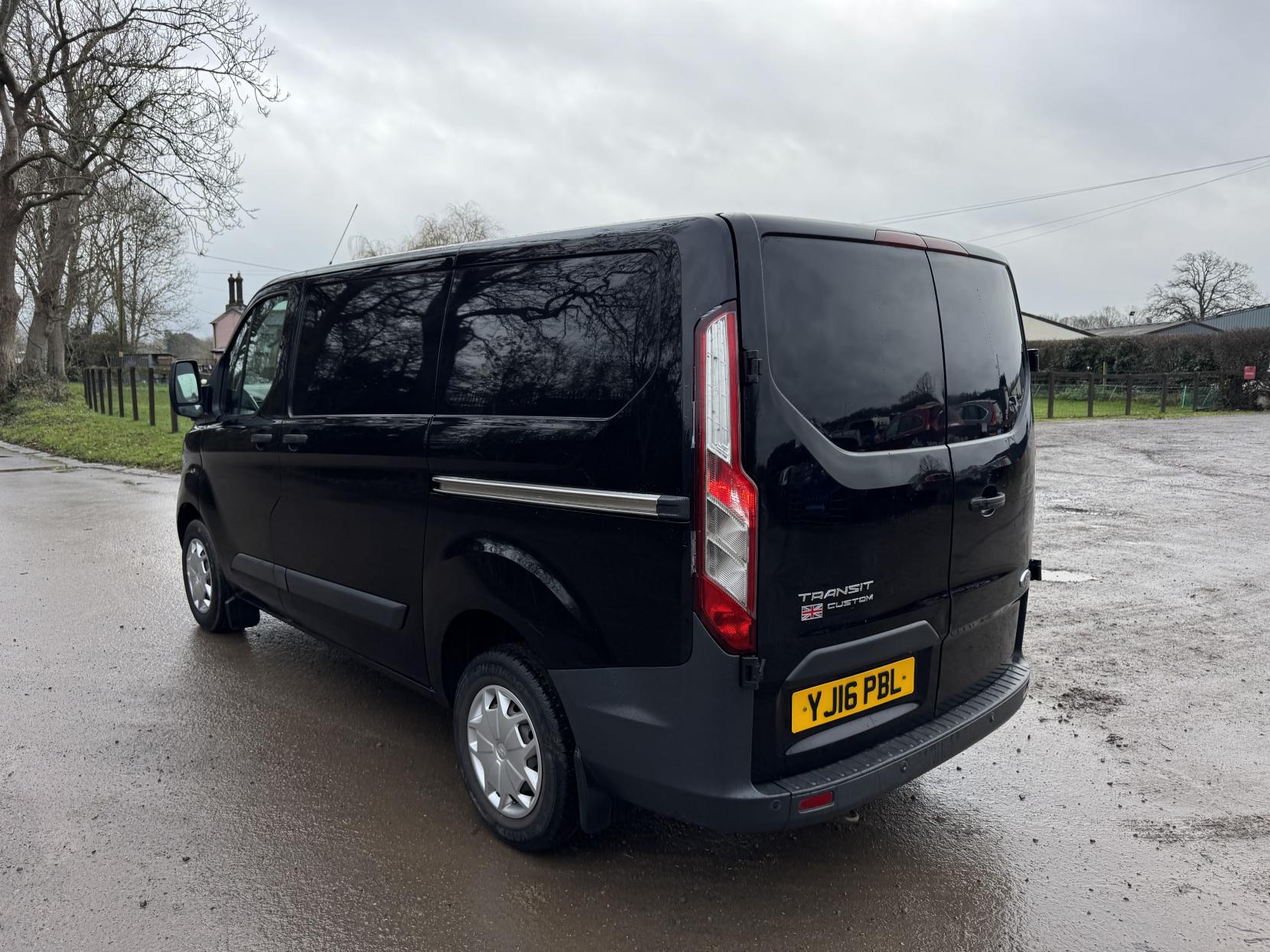 Ford Transit Custom 2.2 TDCi 290 Trend Panel Van 5dr Diesel Manual L1 H1 (186 g/km, 123 bhp)